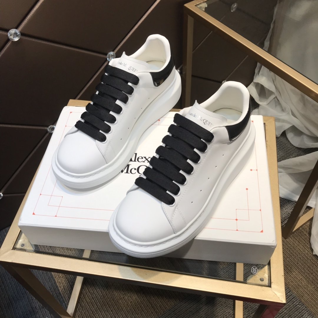 ALEXANDER MCQUEEN BIANCHE E NERE CON LACCI NERI