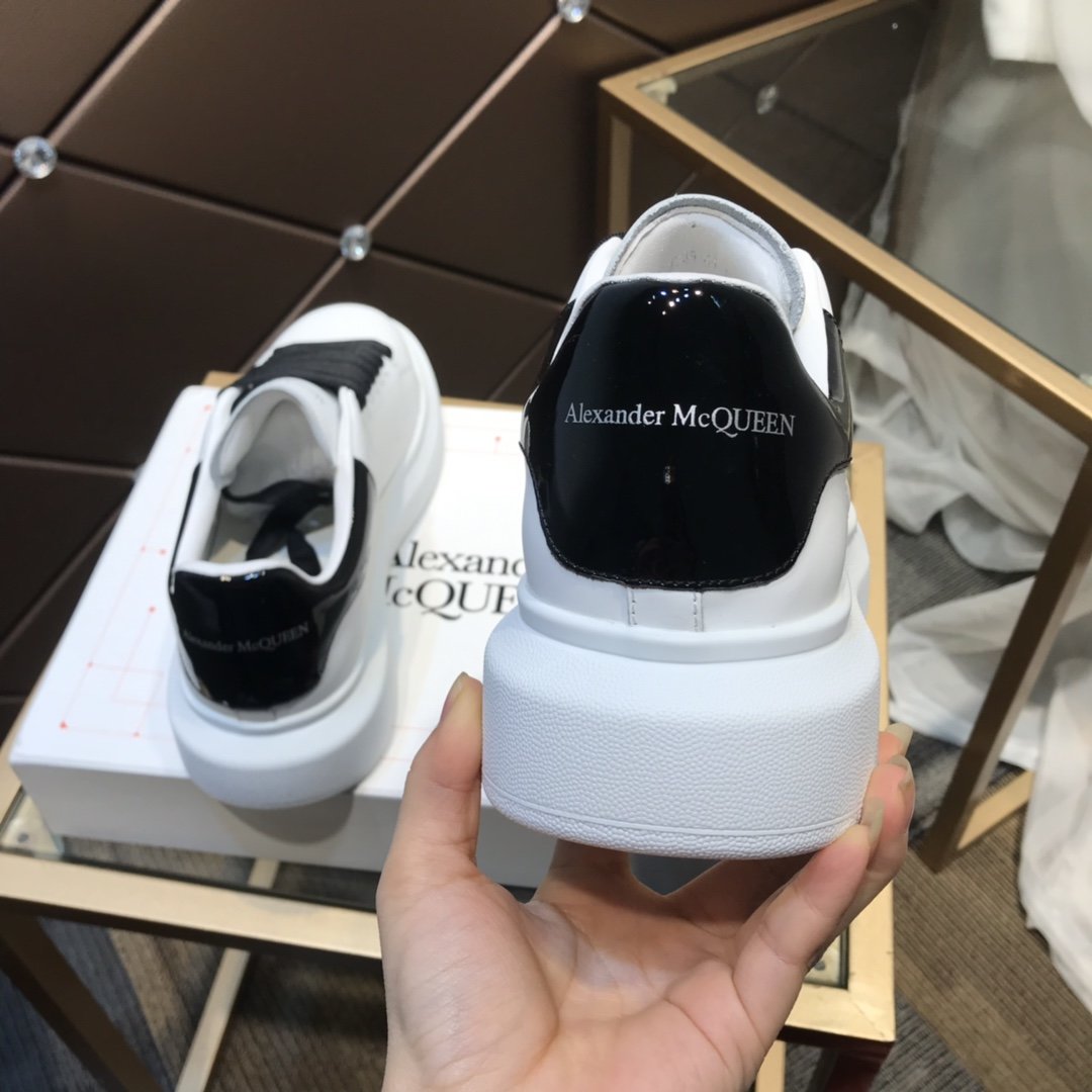 ALEXANDER MCQUEEN BIANCHE E NERE CON LACCI NERI