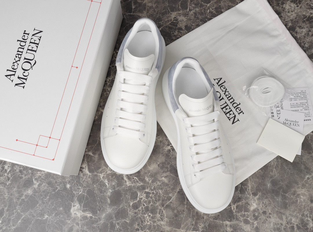 ALEXANDER MCQUEEN BIANCHE CON RETRO IN CAMOSCIO CELESTE